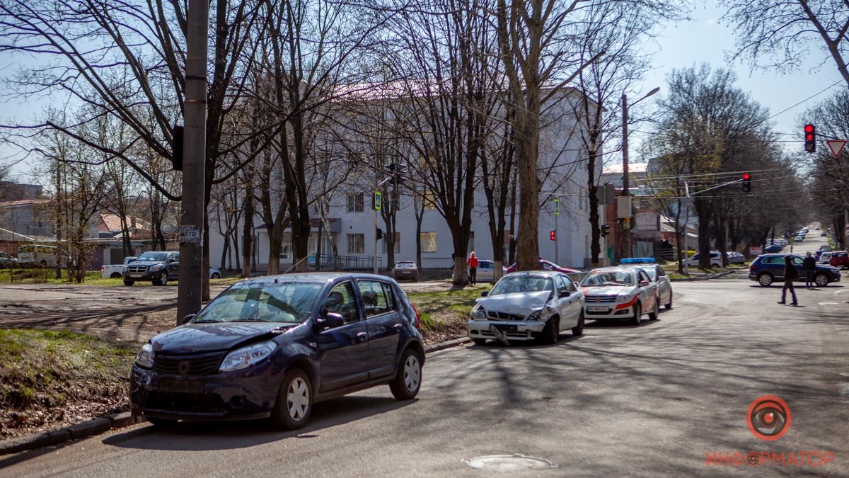 В Днепре на улице Антоновича столкнулись Dacia и Daewoo