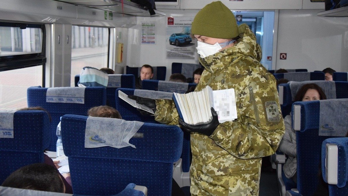 Женщина с коронавирусом прилетела в Украину и пыталась сбежать из аэропорта