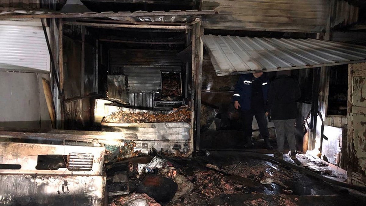 В Днепре горели киоски: огонь уничтожил оборудование и продукты