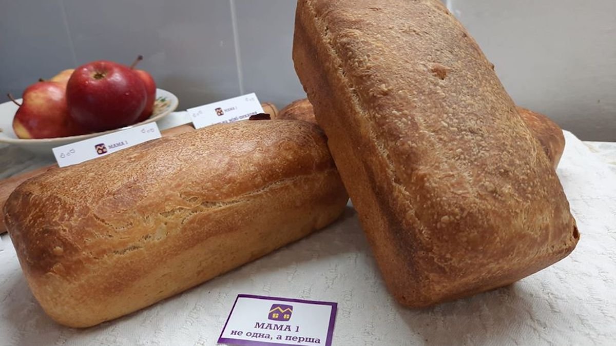 Социальная пекарня в Днепре печёт и доставляет хлеб, чтобы помочь женщинам со сложной судьбой