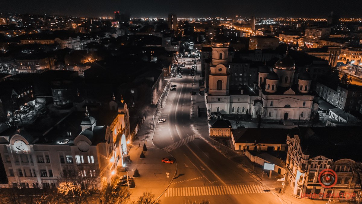 Ночной Днепр: как выглядит Троицкая площадь в свете фонарей
