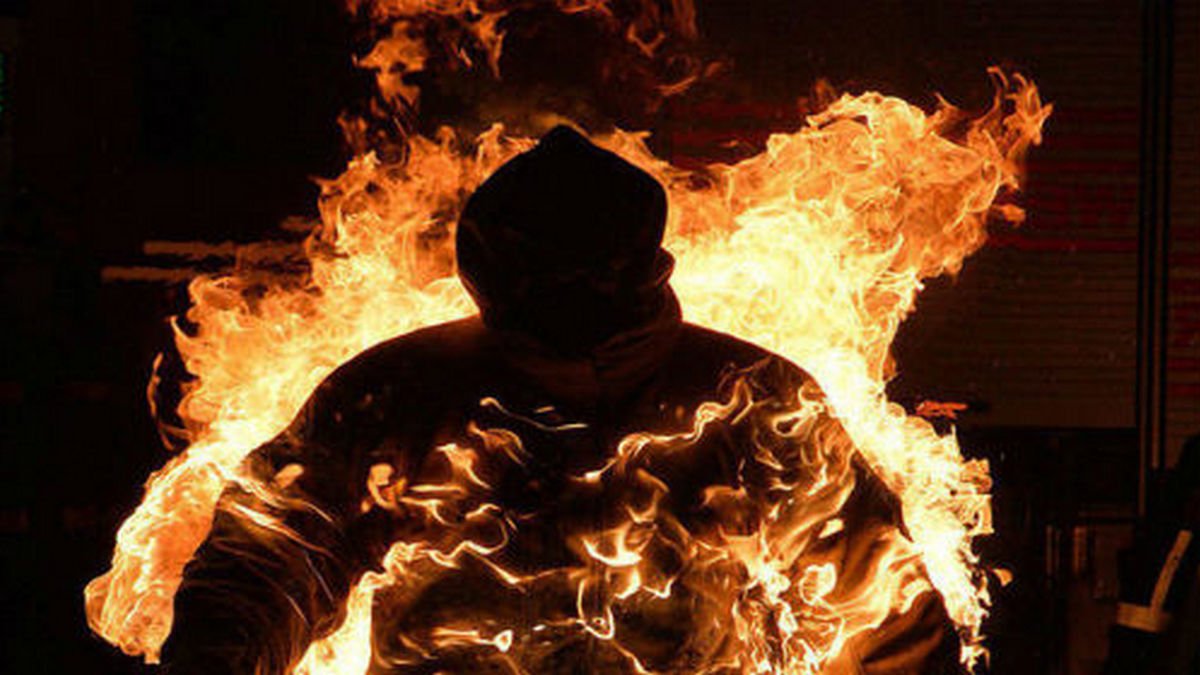 В центре Днепра загорелся и умер мужчина: дело дошло до суда