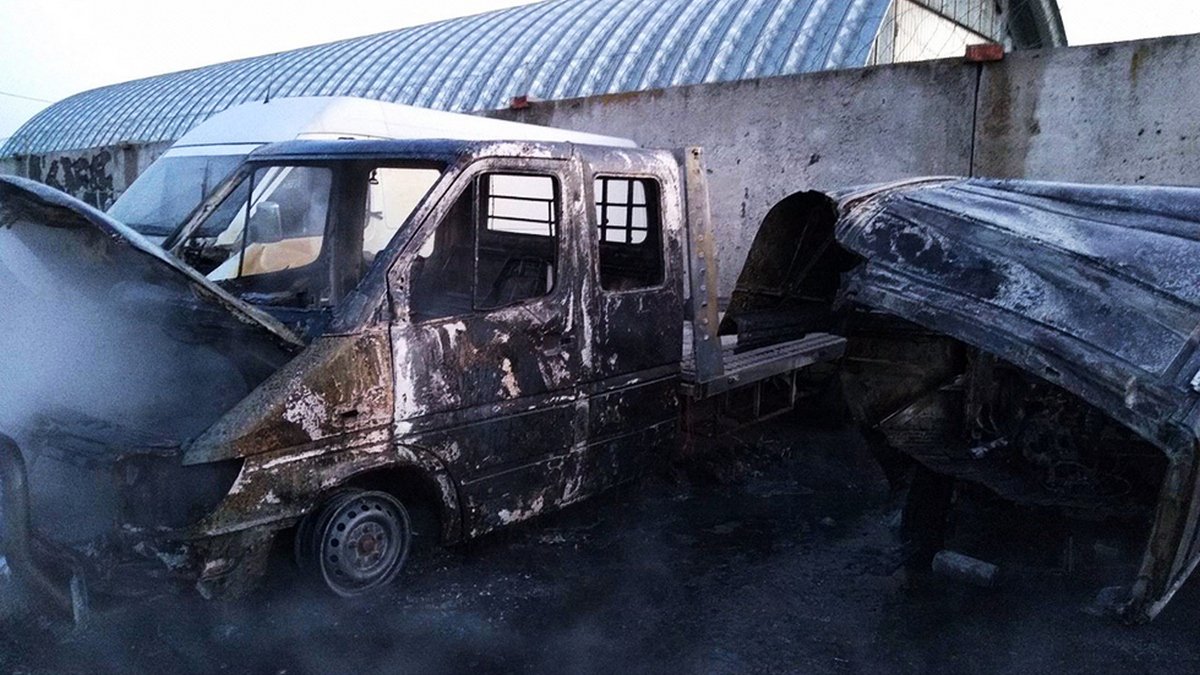 В Днепре на Днепросталевской на территории АТП сгорел эвакуатор