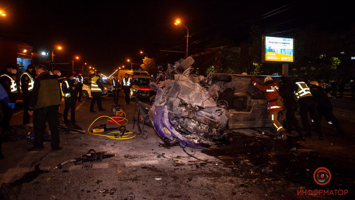 Смертельное ДТП с тремя автомобилями в Днепре на Набережной Победы: двое погибли, одного увезла скорая
