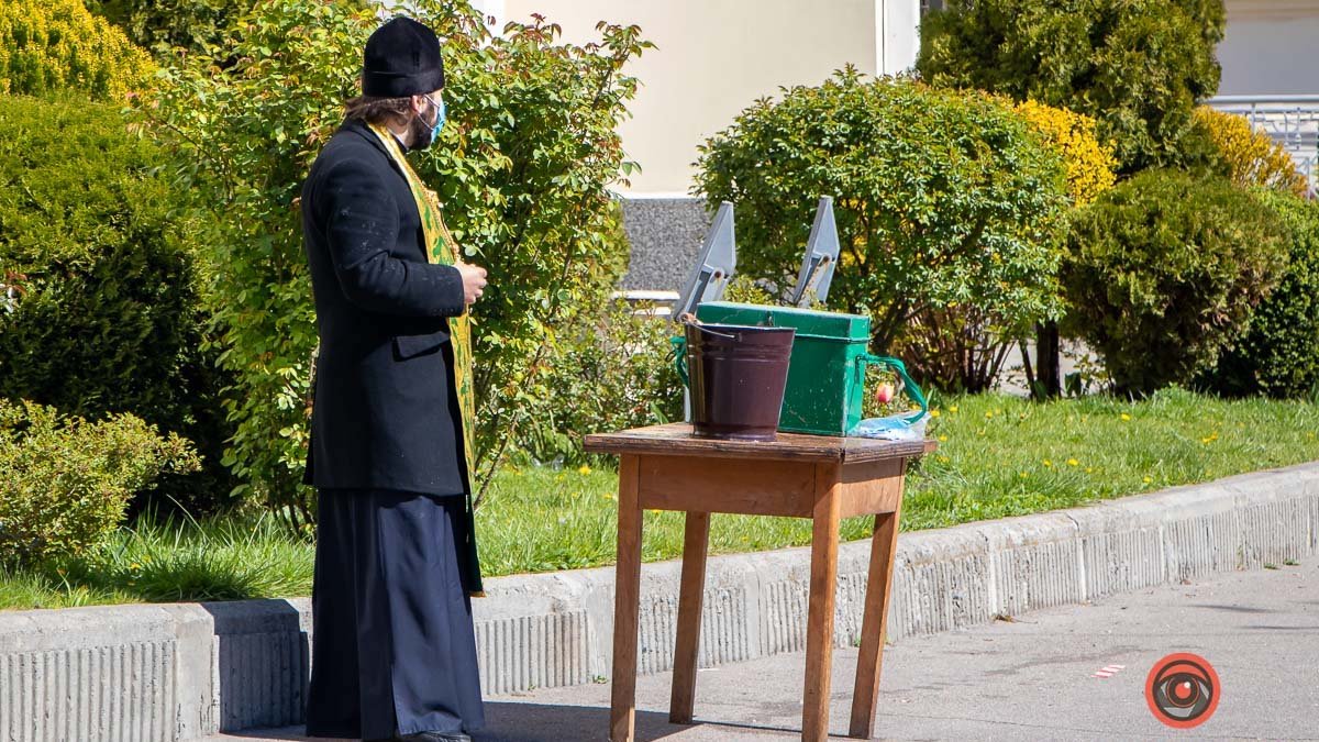 Пасха на карантине: священник из Волосского расскажет о служении онлайн