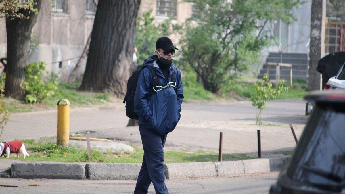 В Днепре возле "Нагорки" мужчина с ножом напал на сотрудника Информатора
