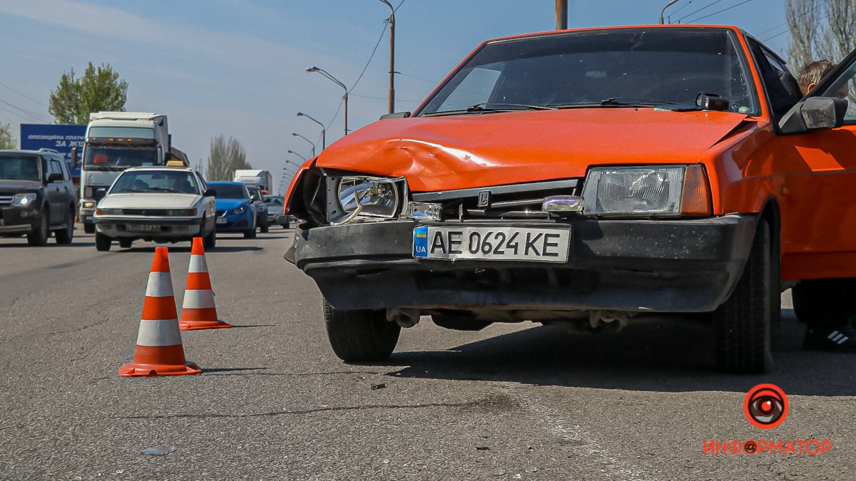 В Днепре на Донецком шоссе столкнулись ВАЗ и Hyundai