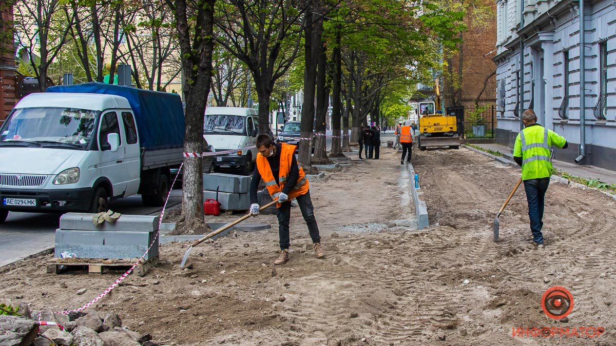 В Днепре на Михаила Грушевского появится платная парковка: что там происходит сейчас