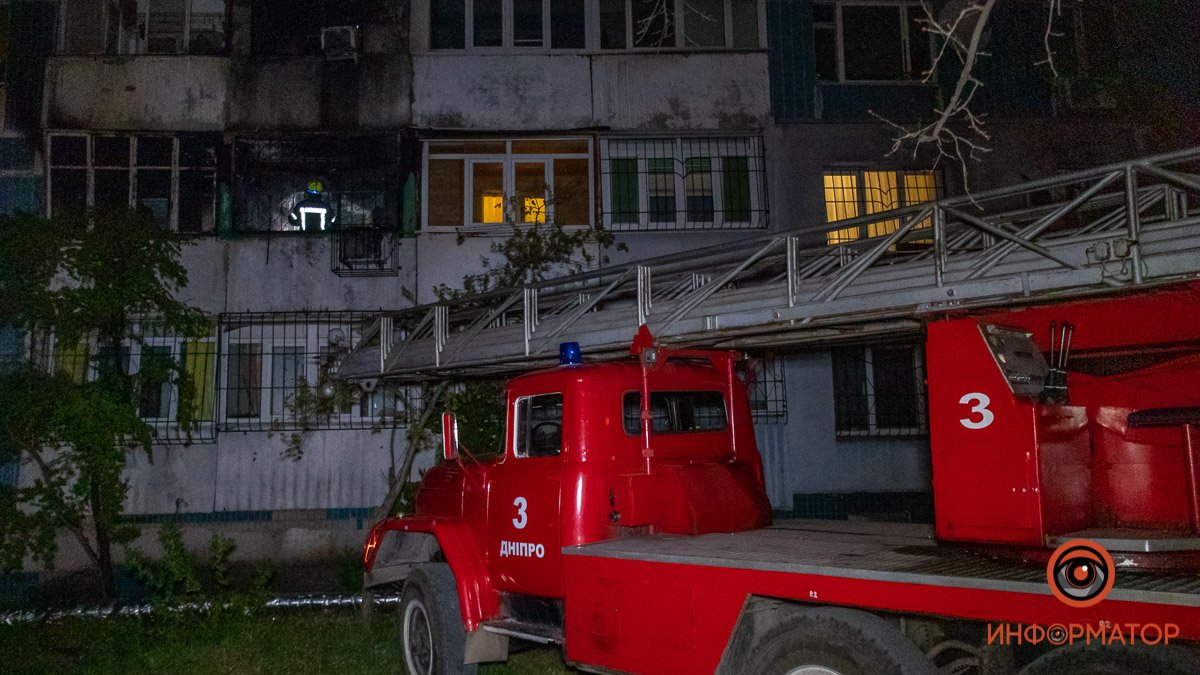 В Днепре на Гладкова горела квартира: пострадали двое мужчин