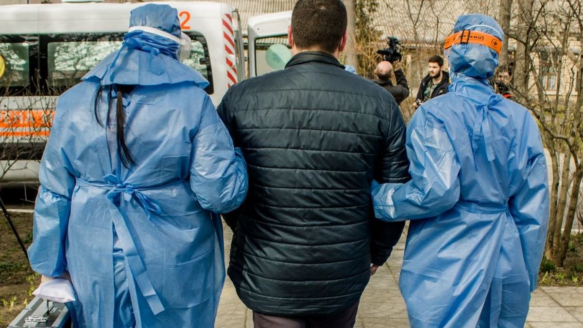 В ребцентрах под Днепром нашли носителей коронавируса: 26 человек забрали в 21-ю больницу