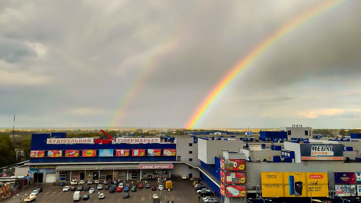 В небе над Днепром появилась волшебная радуга