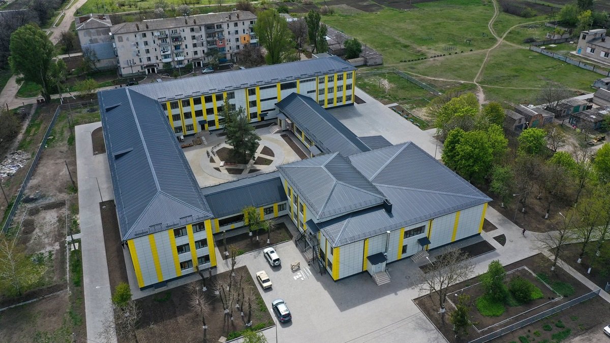 Юрий Голик показал, как идет реконструкция школ на Днепропетровщине