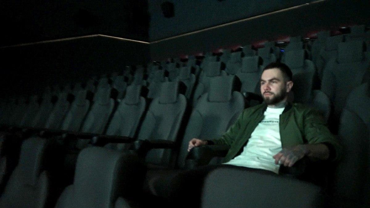 В Днепре в пустом зале кинотеатра сняли ролик, чтобы поддержать предпринимателей во время карантина