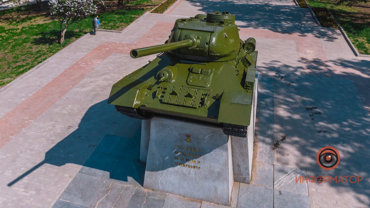 В Днепре снова перекрасили танк в честь генерала Пушкина