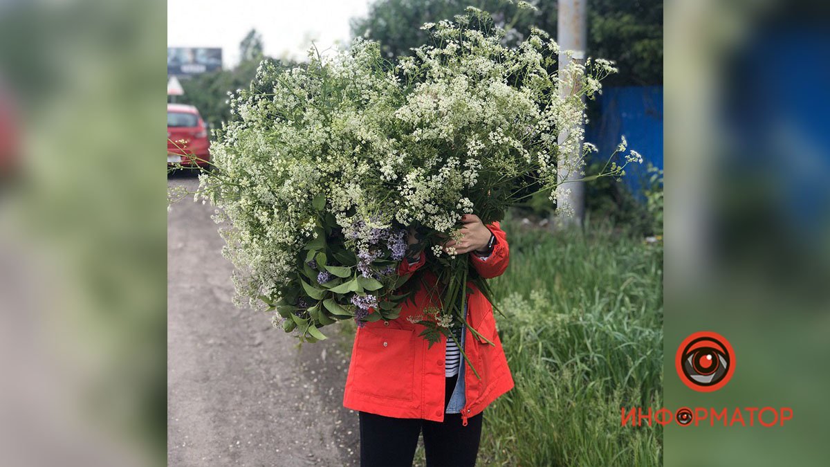 Флористы из Днепра создают букеты для мам, которые остались одни в День матери