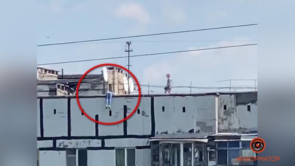 В Днепре две девочки устроили опасную фотосессию на крыше: родителей оштрафовали