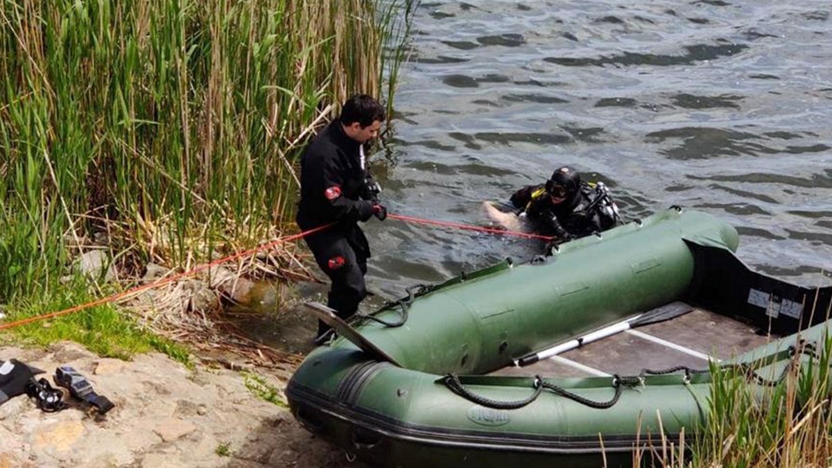В Днепропетровской области спасатели достали из водоема утонувшего мальчика