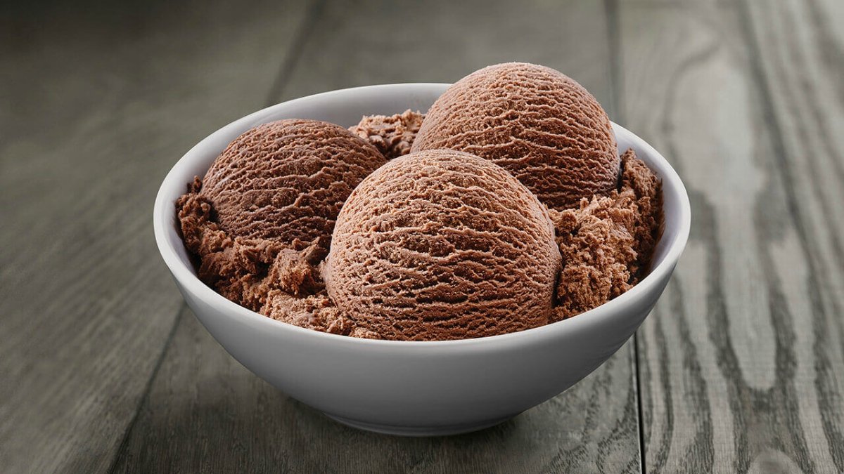 Полезные и вкусные рецепты: как приготовить шоколадное мороженое в домашних условиях