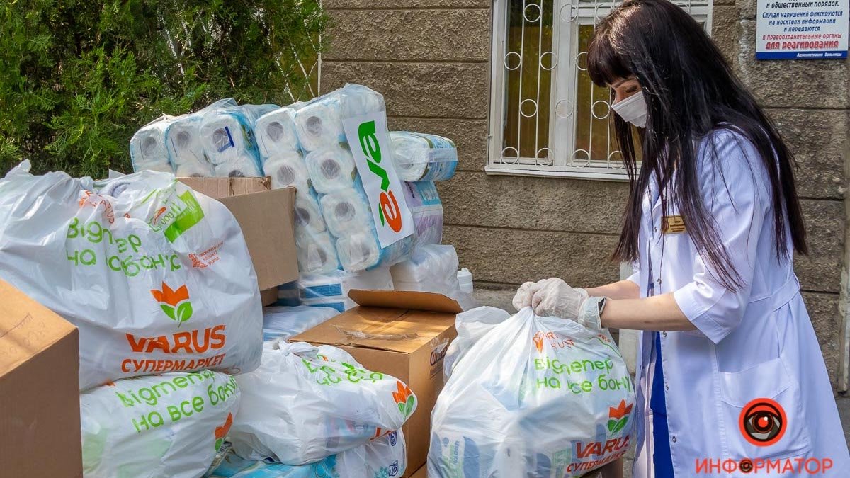VARUS и EVA передали благотворительную помощь акушерскому отделению больницы Мечникова в Днепре