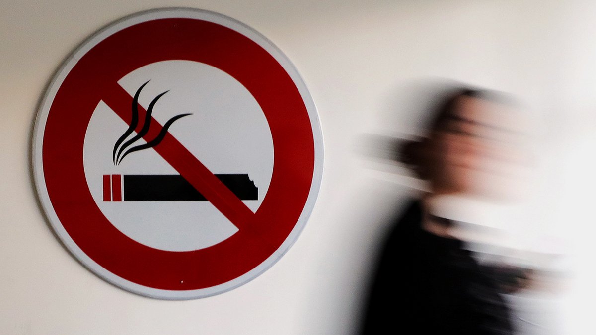 Депутаты Днепра обратились в Верховную Раду Украины с просьбой запретить размещение рекламы табачных изделий в местах розничной торговли