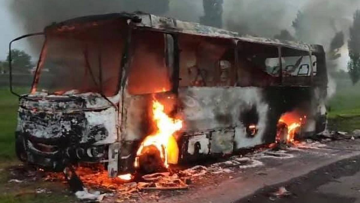 Недалеко от Днепра сгорел рейсовый автобус, который перевозил пассажиров