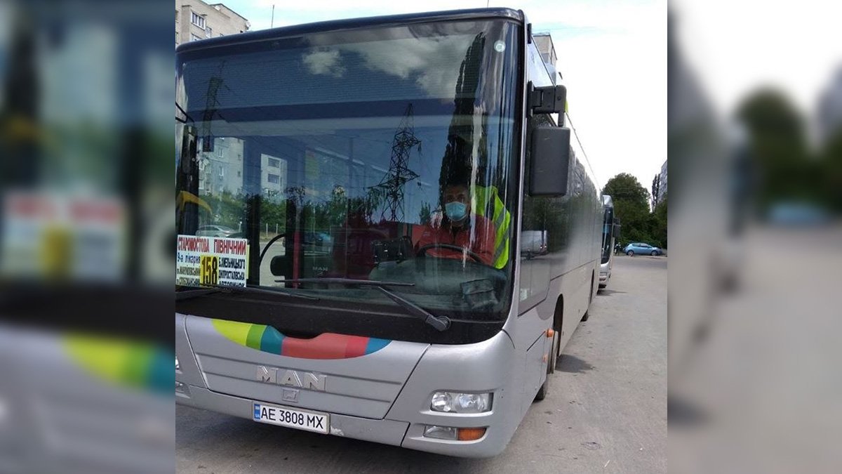 В Днепре на 158-й маршрут вышли новые большие автобусы