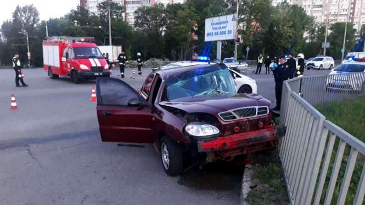 Серьезная авария на Запорожском шоссе в Днепре: четырех пострадавших забрала скорая