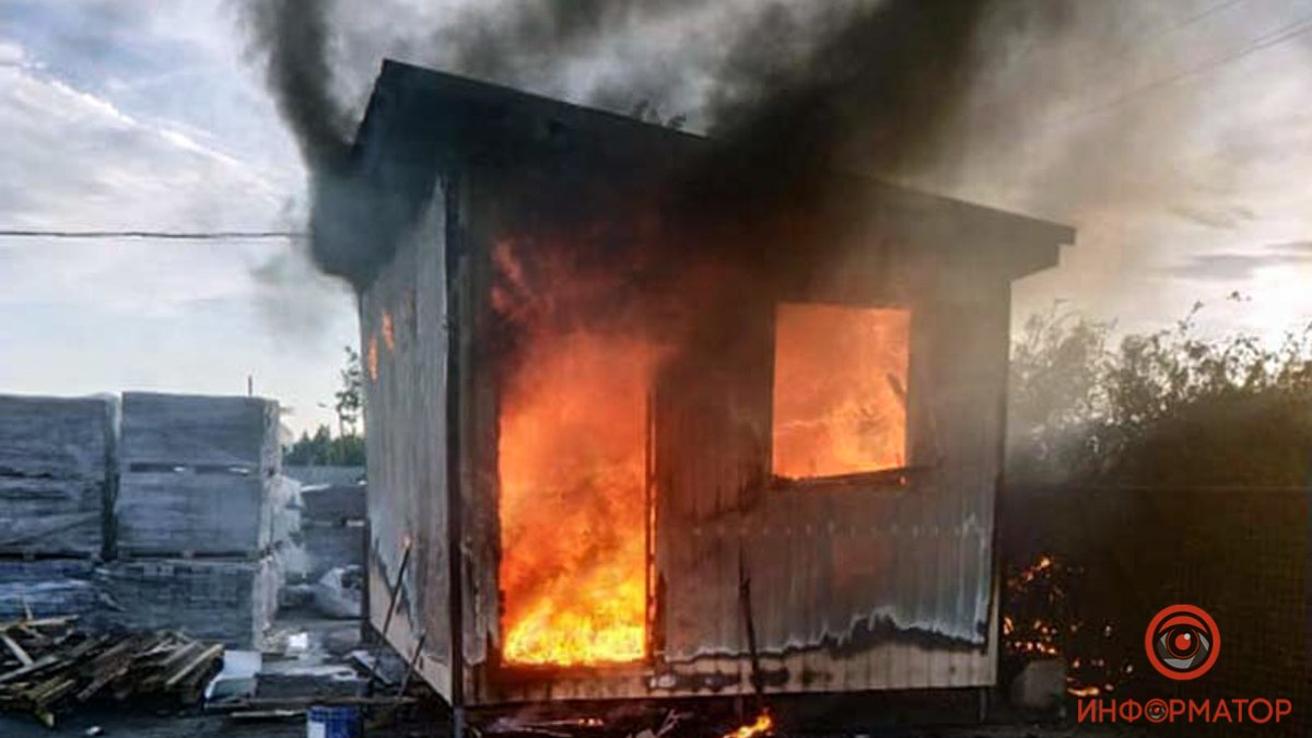 В Днепре произошел пожар на предприятии: горело помещение для охраны