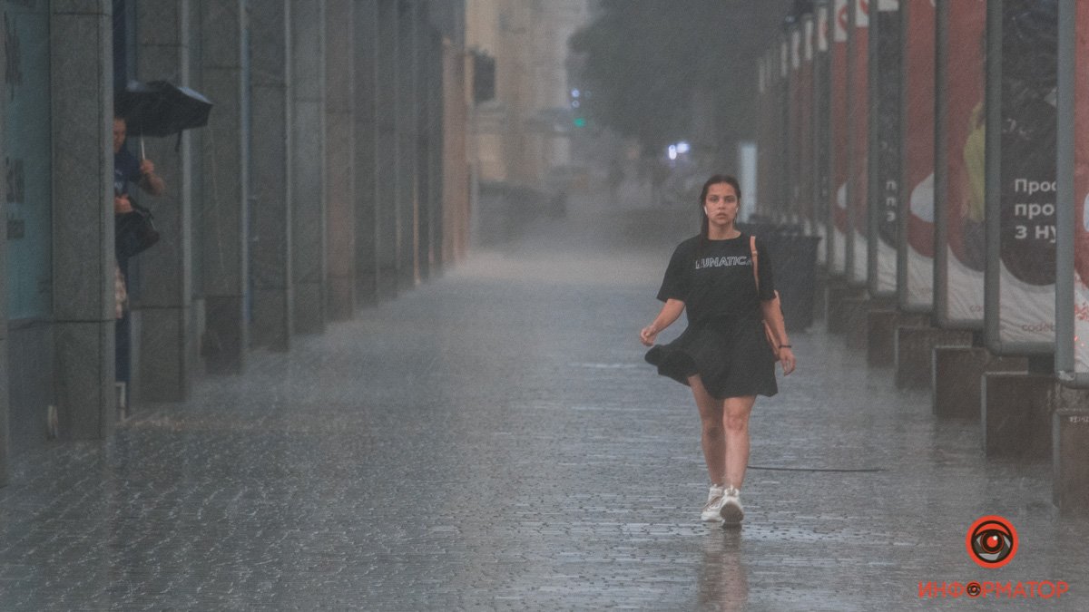 В Днепре прошел сильный дождь: фото непогоды