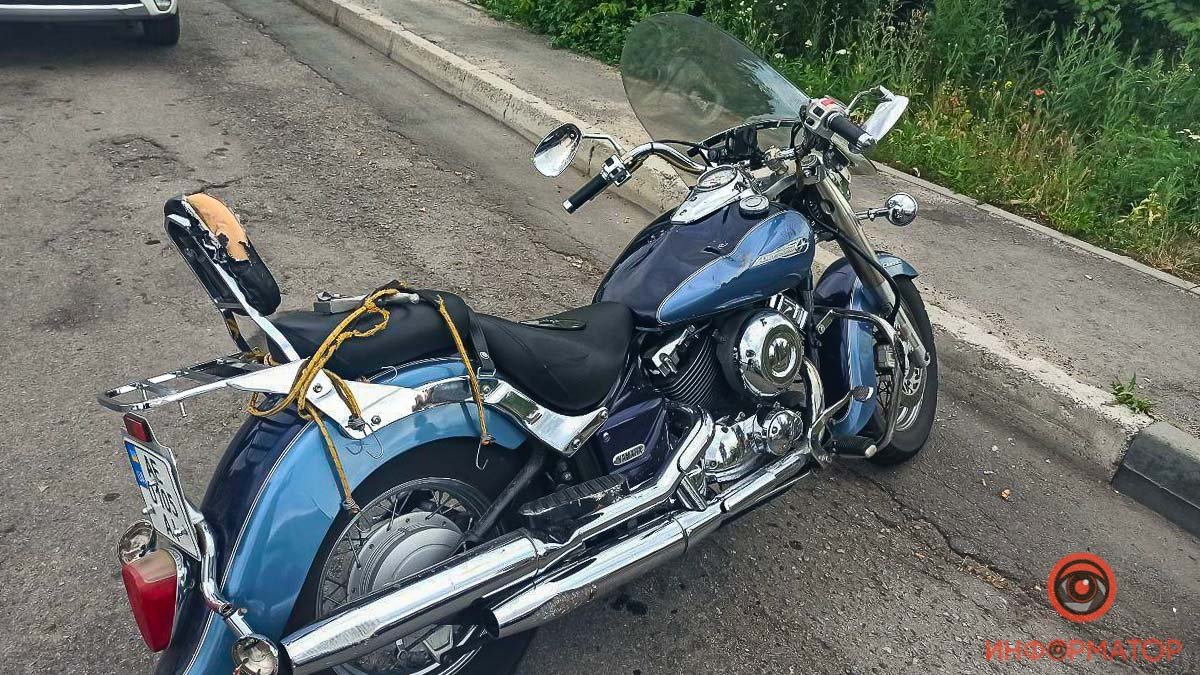 В Днепре на Криворожском шоссе автомобиль сбил мотоциклиста и скрылся: нужна помощь свидетелей