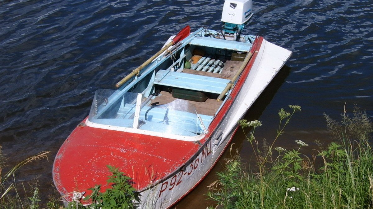 Недалеко от Днепра женщину, что купалась в Самаре, сбила лодка: пострадавшая умерла