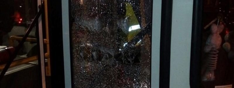 В центре Днепра обстреляли троллейбус? (ФОТО)