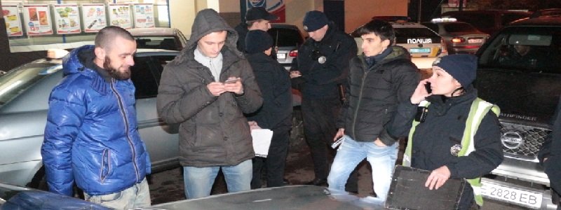 Ночные разборки: на проспекте Героев полиция заблокировала автомобиль (ФОТО, ВИДЕО)