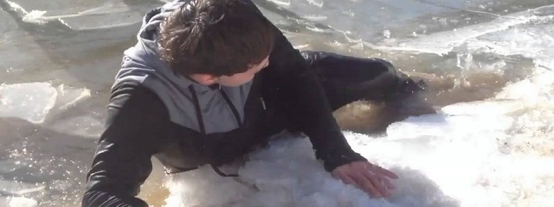 Нашлись родители ребенка, который провалился под лед
