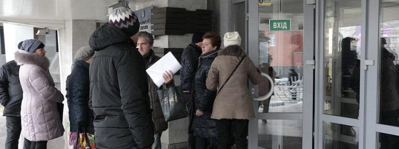 В Днепровский городской совет не пускают граждан (ФОТО, ВИДЕО)