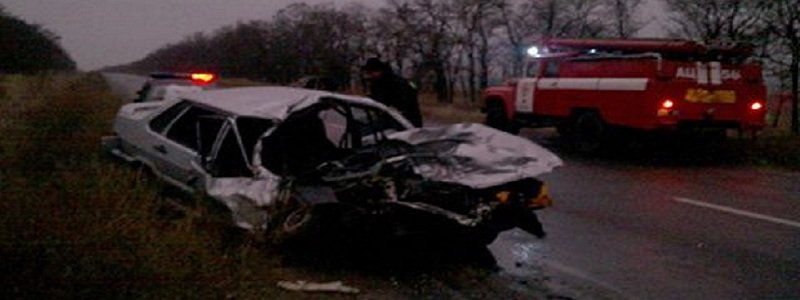 Смертельное ДТП под Днепром: погибшего вырезали из машины (ФОТО)