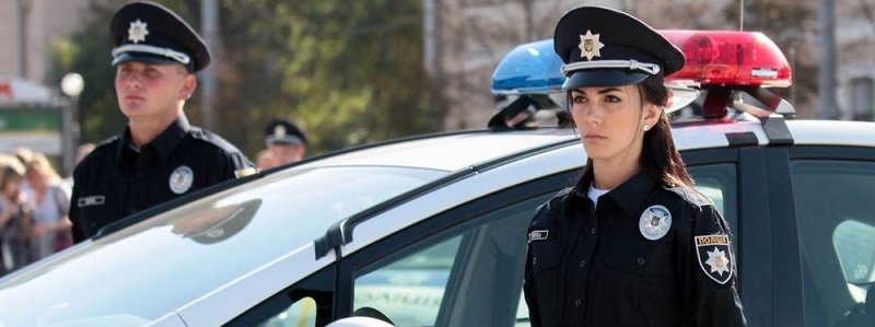 Драка между девушками - полицейскими: одна из них хотела работать в Днепре (ВИДЕО)