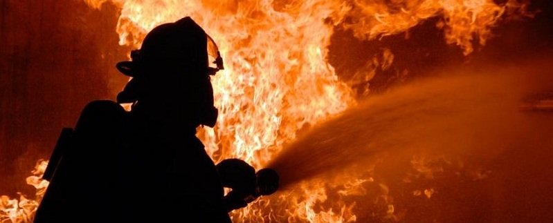 Пожар на Рабочей: спасатели вытащили мужчину (ФОТО)