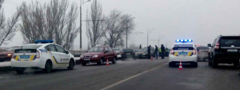 Серьезные ДТП на Слобожанском проспекте, в районе Нового моста и Нашей Правды: образовалась пробка (ФОТО)