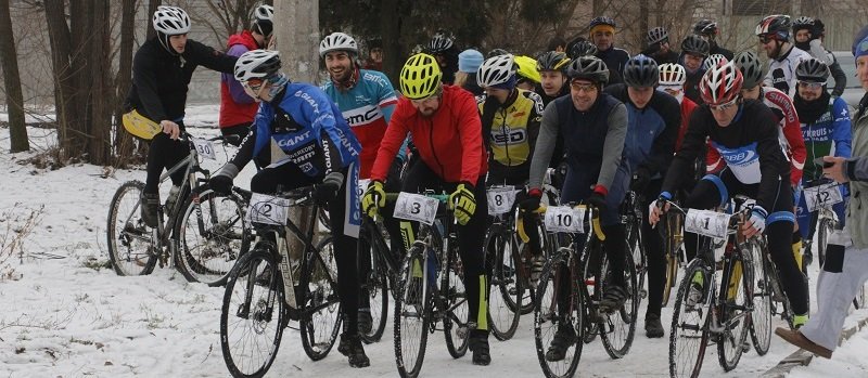 Снег не помеха: в Днепре прошли соревнования по велокроссу (ФОТО)