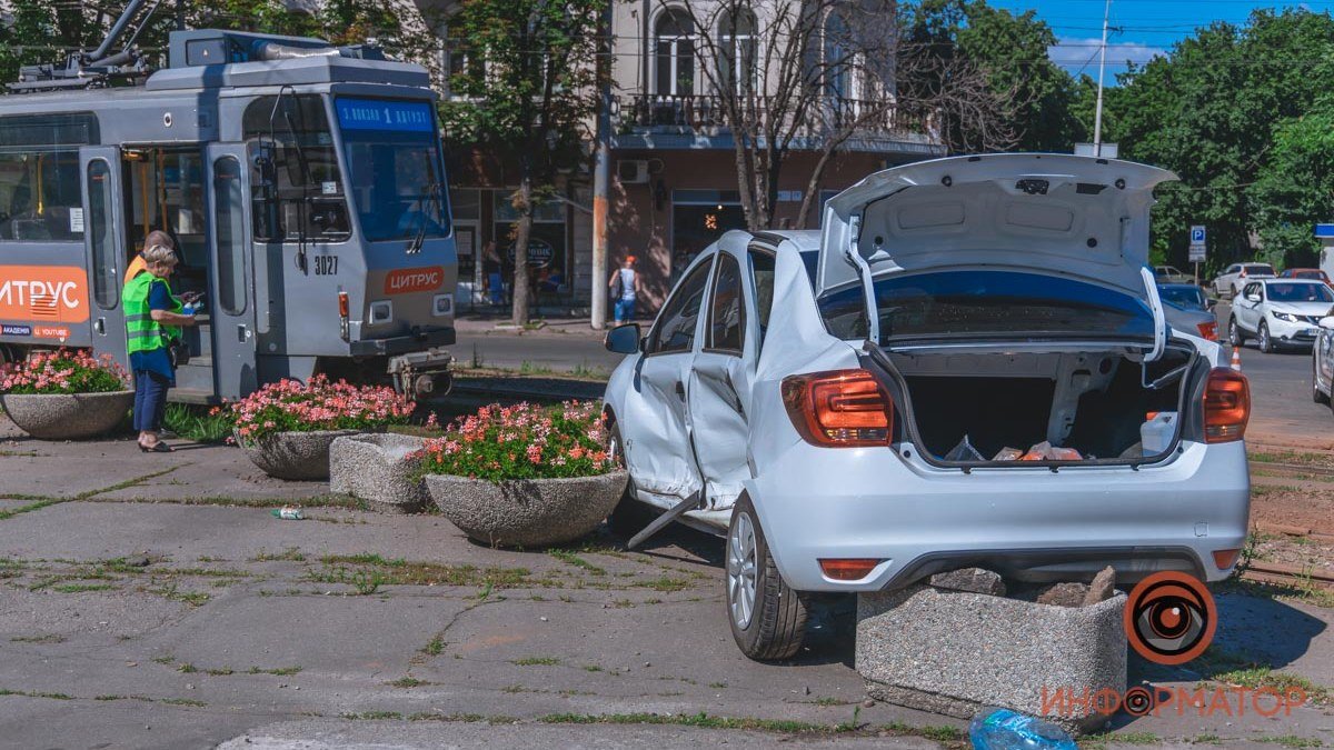 ДТП с пострадавшими в центре Днепра: появилось видео момента аварии