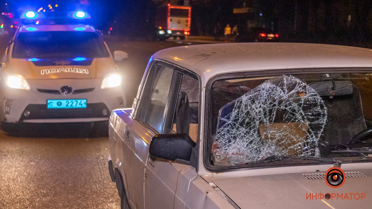 В Днепре на проспекте Богдана Хмельницкого мужчина попал под колеса автомобиля ВАЗ