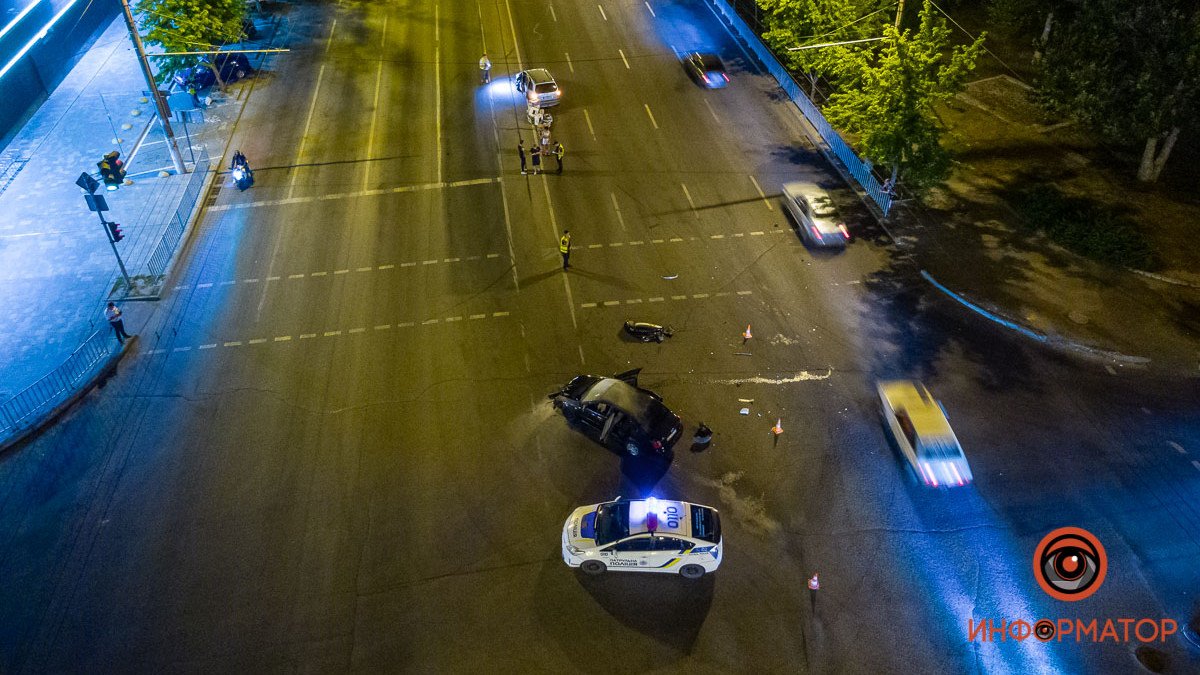 На Слобожанском проспекте столкнулись Opel и Chevrolet: видео момента аварии