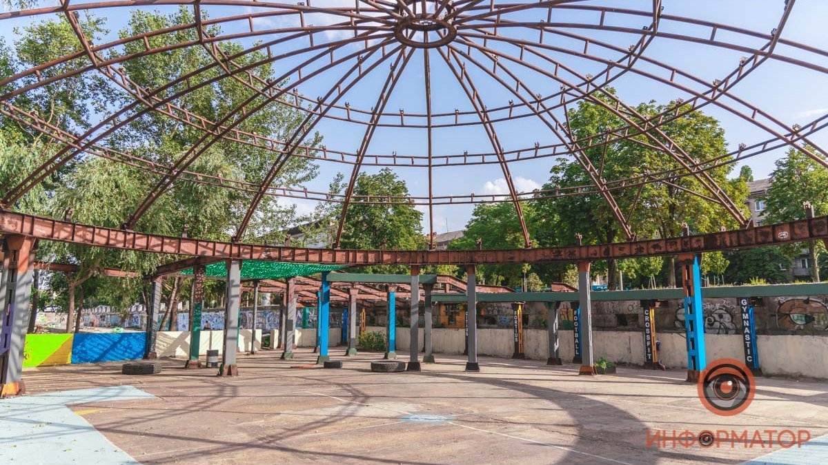 Йога, футбол и детский уголок: как выглядит креативный парк на набережной в Днепре