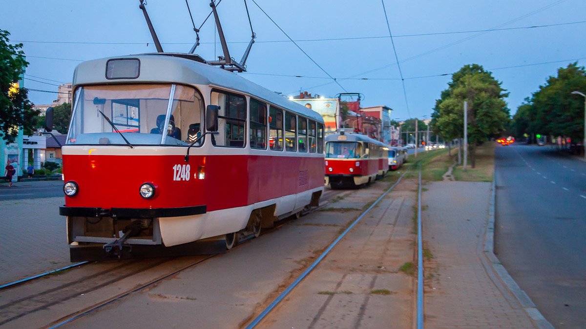 В Днепре из-за ремонта путей трамваи трех маршрутов закончат свою работу раньше