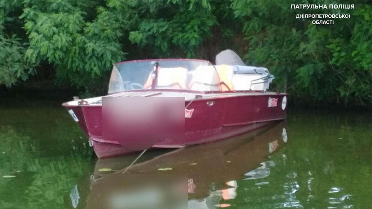 Пьяный мужчина катался по реке Днепр на моторной лодке