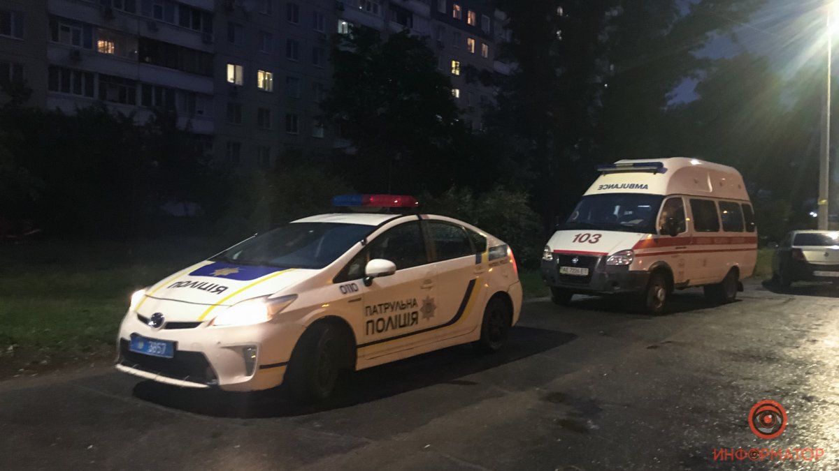 Под Днепром мужчину ударило током: он умер по дороге в больницу