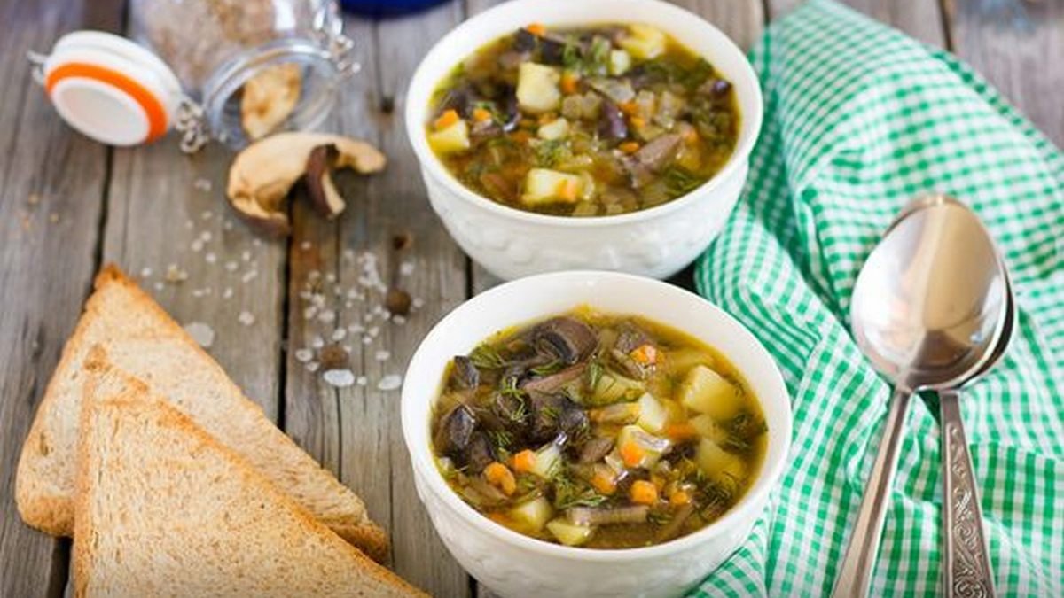 Полезные и вкусные рецепты: как приготовить легкий грибной суп в домашних условиях