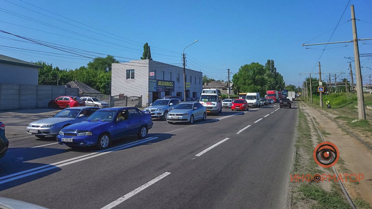 В Днепре на улице Каруны случились две аварии: образовалась большая пробка