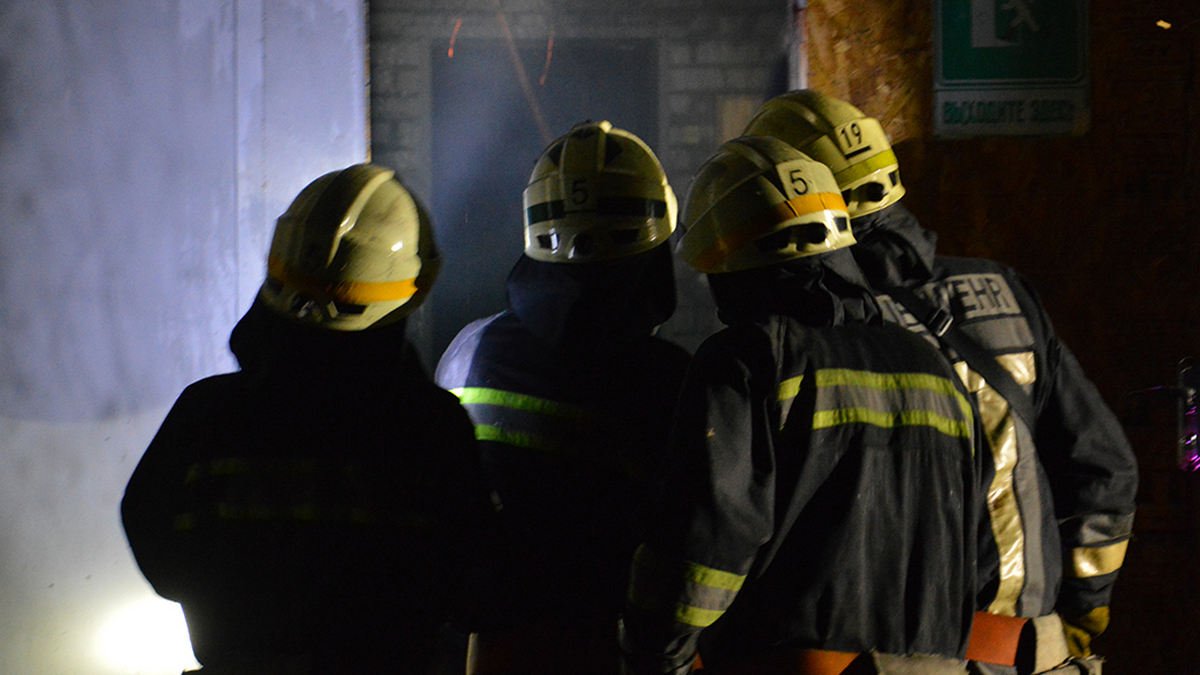 В Днепре на Джинчарадзе горел двухэтажный гараж